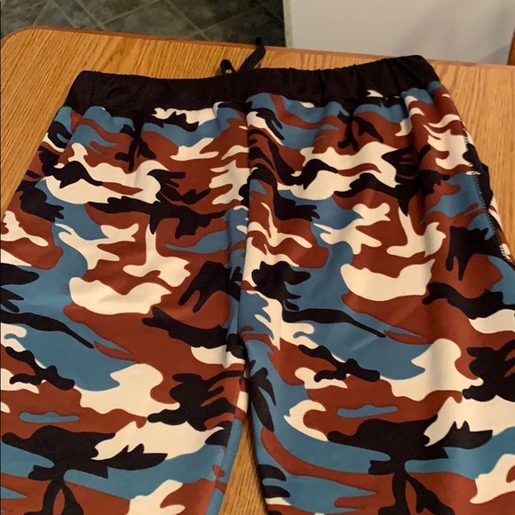 H 2 Gear CAMO FAUX FUR Leggings, size juniors L/XL - Picture 9 of 9